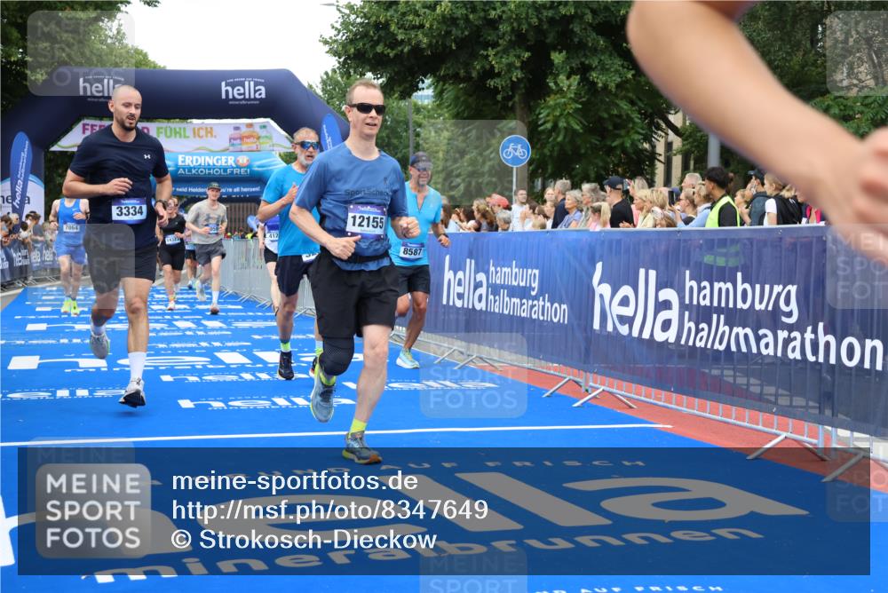 29.06.2025 - hella hamburg halbmarathon Strokosch-Dieckow http://msf.ph/oto/8347649 29.06.2025 10:53:01 Ziel 2208, 3059, 3258, 3334, 4121, 4770, 5907, 7509, 7864, 8139, 8587, 9093, 9537, 12155, 12367, 12519, 12910, 14323, 14791, 15430, 18590, 18720, 19208 meine-sportfotos.de