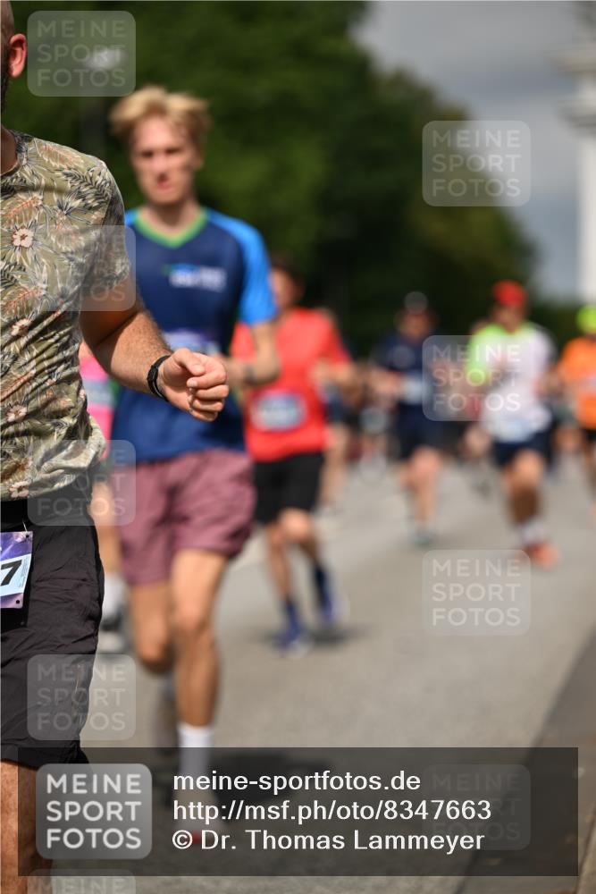 29.06.2025 - hella hamburg halbmarathon Dr. Thomas Lammeyer http://msf.ph/oto/8347663 29.06.2025 10:18:21 Kennedybrücke 1071, 1131, 1406, 1480, 2990, 3020, 3025, 3154, 3728, 3756, 3834, 3939, 5191, 5546, 5670, 6028, 6083, 6366, 6717, 7209, 7442, 7802, 7840, 7991, 8001, 8055, 8147, 8409, 9173, 9663, 9845, 10224, 10610, 10977, 11355 meine-sportfotos.de