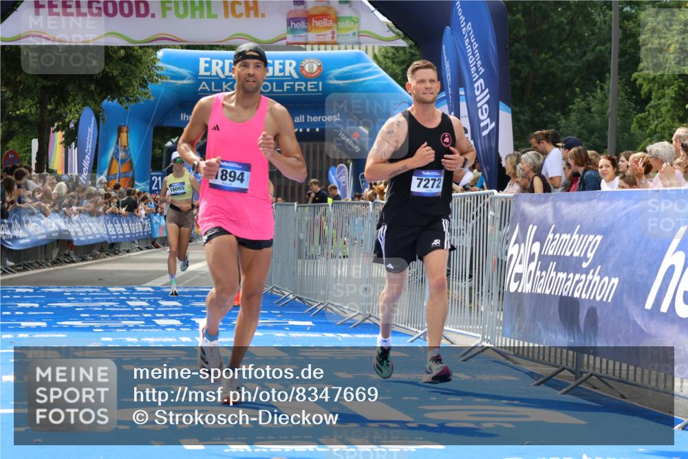 29.06.2025 - hella hamburg halbmarathon Strokosch-Dieckow http://msf.ph/oto/8347669 29.06.2025 10:32:13 Ziel 1894, 7272, 10876, 15826, 16065, 16736 meine-sportfotos.de