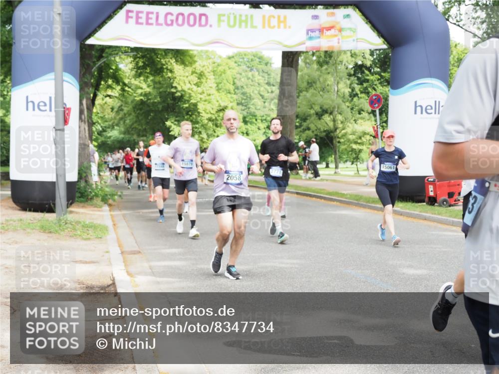 29.06.2025 - hella hamburg halbmarathon MichiJ http://msf.ph/oto/8347734 29.06.2025 10:40:46 Zwischen KM18-KM19 1267, 2058, 2771, 5077, 6723, 7509, 8335, 10263, 10549, 10724, 11009, 11333, 11689, 12607, 12910, 13297, 14239, 15061, 15497, 15879, 16467, 18418, 18666 meine-sportfotos.de