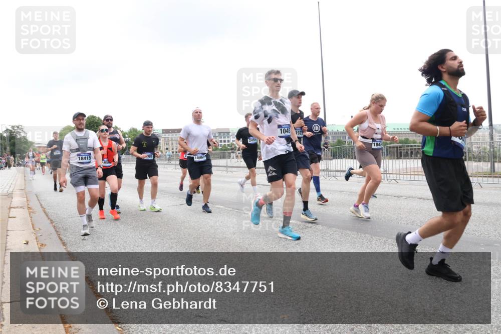 29.06.2025 - hella hamburg halbmarathon Lena Gebhardt http://msf.ph/oto/8347751 29.06.2025 10:47:52 Lombardsbrücke 11802, 18415, 991, 166, 19062, 2491, 1045, 1923, 1847, 1045, 1174, 1175, 1246, 1392, 1434, 1618, 1639, 1701, 1926, 2148, 2163, 2197, 2407, 2491, 2545, 2650, 2704, 2790, 2882, 2994, 3049, 3339, 3468, 4037, 4327, 4423, 4856, 4974, 4975, 5621, 5622, 5886, 5895, 6255, 6256, 7240, 7393, 7394, 7403, 7427, 7916, 7970, 8077, 8270, 8310, 8521, 8550, 8774, 9356, 9687, 9696, 9697, 10658, 10777, 10794, 10991, 11351, 11458, 11548, 11730, 11738, 11781, 11802, 11909, 12431 meine-sportfotos.de