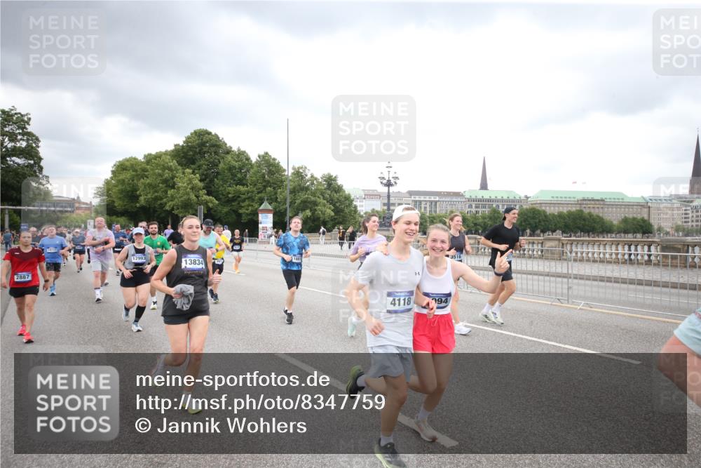 29.06.2025 - hella hamburg halbmarathon Jannik Wohlers http://msf.ph/oto/8347759 29.06.2025 10:56:24 Lombardsbrücke 1207, 2887, 2932, 2991, 3348, 3387, 3418, 3516, 3517, 3614, 4094, 4118, 5589, 5911, 5944, 6284, 6348, 6349, 7381, 7416, 7417, 8150, 8197, 8939, 8943, 9172, 9210, 9402, 9404, 9517, 9902, 9905, 9910, 10138, 10309, 10450, 10571, 10632, 10936, 11047, 11089, 11204, 12328, 12345, 12354, 12828, 12993, 13108, 13273, 13276, 13671, 13801, 13834, 14117, 14472, 14711, 14746, 15215, 15630, 15748, 15823 meine-sportfotos.de