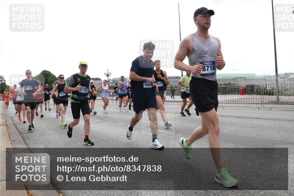 29.06.2025 - hella hamburg halbmarathon Lena Gebhardt http://msf.ph/oto/8347838 29.06.2025 10:38:33 Lombardsbrücke 19028, 16174, 18864, 5735, 7371, 7117, 3777, 8841, 8718, 56, 1196, 1394, 1457, 1596, 1721, 1742, 1791, 1901, 1966, 2113, 2151, 2498, 2576, 2660, 2693, 3010, 3094, 3095, 3216, 3242, 3286, 3323, 3338, 3635, 3636, 3716, 3726, 3777, 3841, 3927, 4028, 4139, 4155, 4159, 4259, 4260, 4316, 4414, 4883, 5085, 5089, 5155, 5300, 5617, 5684, 5713, 5735, 5913, 6199, 6200, 6695, 6696, 6751, 6875, 6930, 7117, 7118, 7148, 7165, 7263, 7371, 7552, 7561, 7692, 7849, 7868, 7914, 8367 meine-sportfotos.de