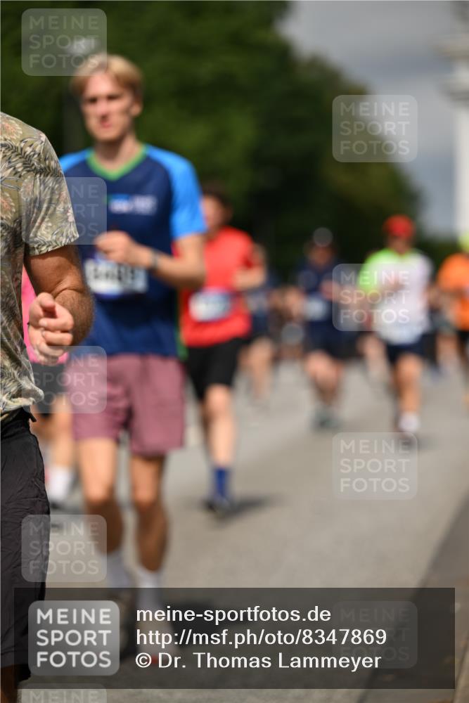29.06.2025 - hella hamburg halbmarathon Dr. Thomas Lammeyer http://msf.ph/oto/8347869 29.06.2025 10:18:21 Kennedybrücke 1071, 1131, 1406, 1480, 2990, 3020, 3025, 3154, 3728, 3756, 3834, 3939, 5191, 5546, 5670, 6028, 6083, 6366, 6717, 7209, 7442, 7802, 7840, 7991, 8001, 8055, 8147, 8409, 9173, 9663, 9845, 10224, 10610, 10977, 11355 meine-sportfotos.de