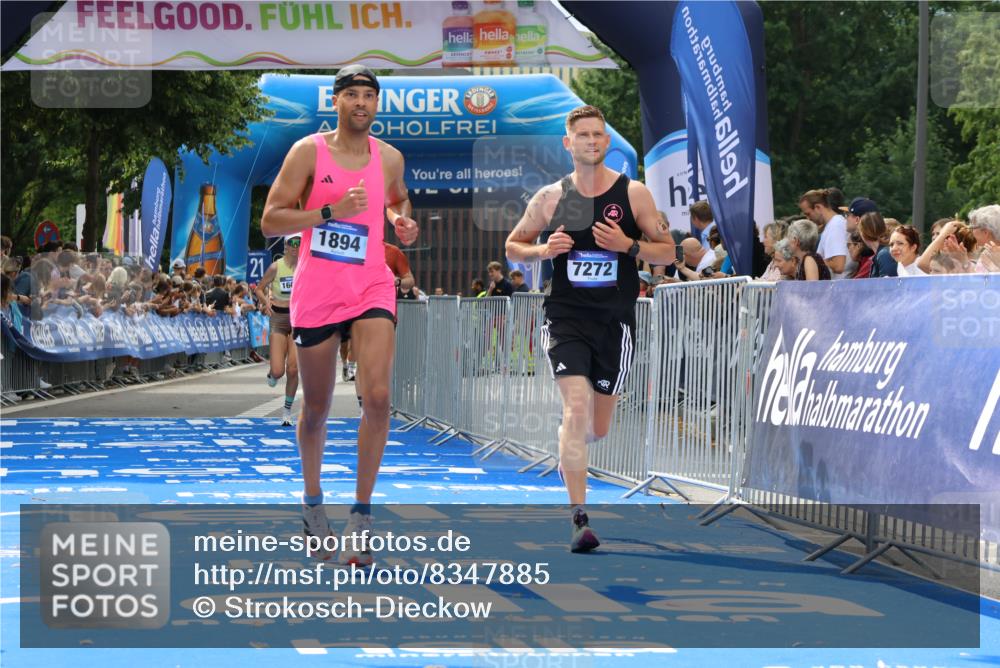 29.06.2025 - hella hamburg halbmarathon Strokosch-Dieckow http://msf.ph/oto/8347885 29.06.2025 10:32:13 Ziel 1894, 7272, 10876, 15826, 16065, 16736 meine-sportfotos.de