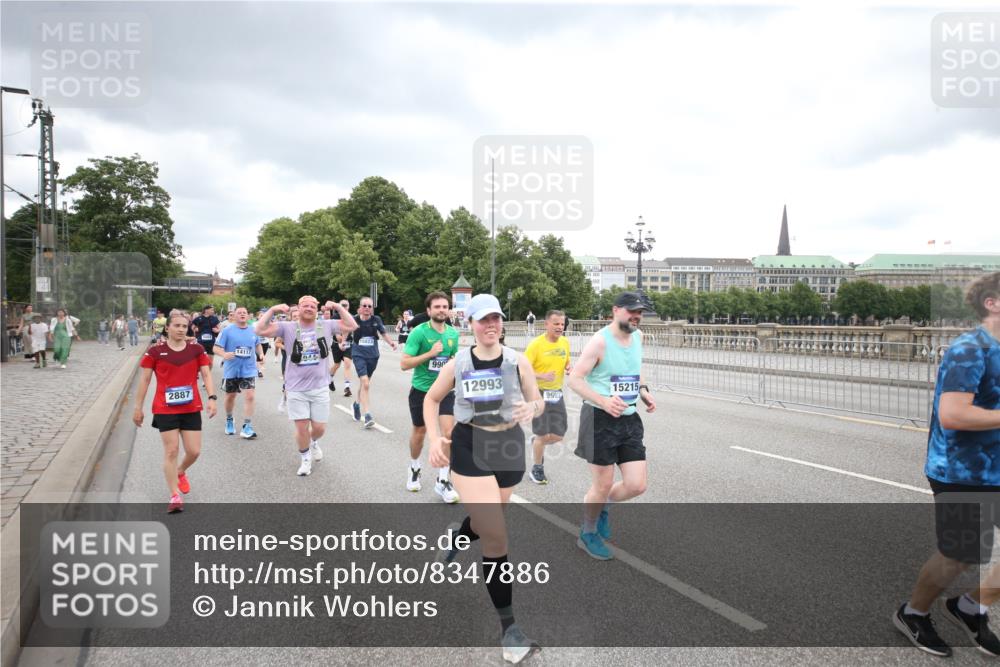 29.06.2025 - hella hamburg halbmarathon Jannik Wohlers http://msf.ph/oto/8347886 29.06.2025 10:56:26 Lombardsbrücke 1207, 2887, 2932, 2991, 3348, 3387, 3418, 3516, 3517, 3614, 4094, 4118, 5589, 5911, 5944, 6284, 6348, 6349, 7381, 7416, 7417, 8150, 8197, 9172, 9210, 9402, 9404, 9517, 9902, 9905, 9910, 10016, 10138, 10309, 10450, 10632, 10936, 11047, 11089, 11204, 12328, 12345, 12354, 12828, 12993, 13108, 13273, 13276, 13671, 13801, 13834, 14117, 14472, 14711, 14746, 15215, 15630, 15748, 15823 meine-sportfotos.de