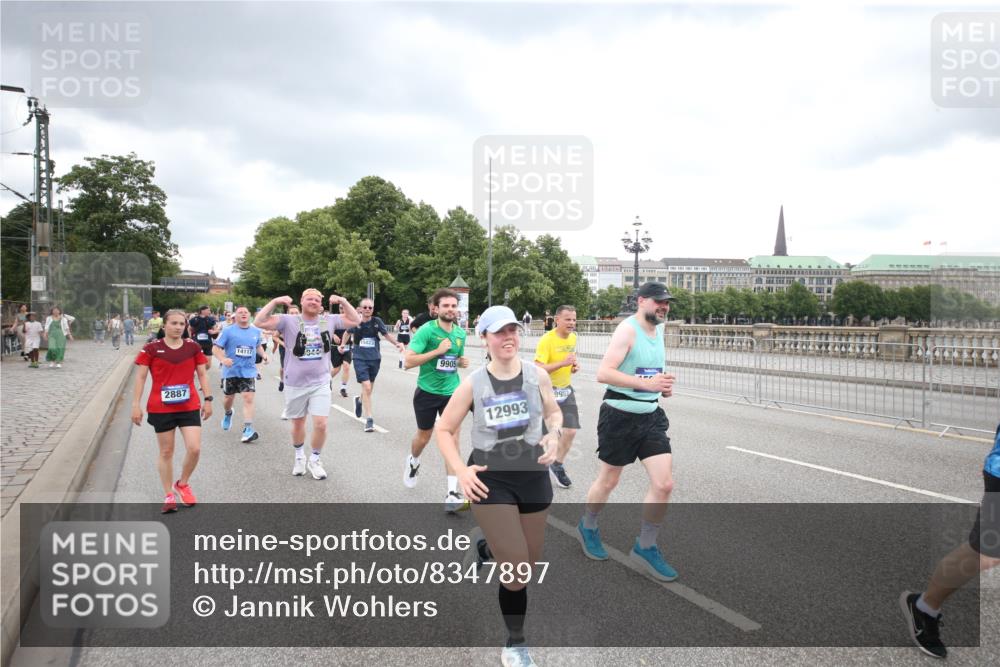 29.06.2025 - hella hamburg halbmarathon Jannik Wohlers http://msf.ph/oto/8347897 29.06.2025 10:56:26 Lombardsbrücke 1207, 2887, 2932, 2991, 3348, 3387, 3418, 3516, 3517, 3614, 4094, 4118, 5589, 5911, 5944, 6284, 6348, 6349, 7381, 7416, 7417, 8150, 8197, 9172, 9210, 9402, 9404, 9517, 9902, 9905, 9910, 10016, 10138, 10309, 10450, 10632, 10936, 11047, 11089, 11204, 12328, 12345, 12354, 12828, 12993, 13108, 13273, 13276, 13671, 13801, 13834, 14117, 14472, 14711, 14746, 15215, 15630, 15748, 15823 meine-sportfotos.de