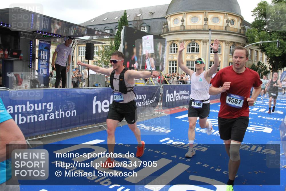 29.06.2025 - hella hamburg halbmarathon Michael Strokosch http://msf.ph/oto/8347905 29.06.2025 10:52:26 Ziel 4140, 4587, 6164, 7896, 8371, 8661, 9876, 13015, 13211, 13707, 15144, 15446, 17773, 17997 meine-sportfotos.de