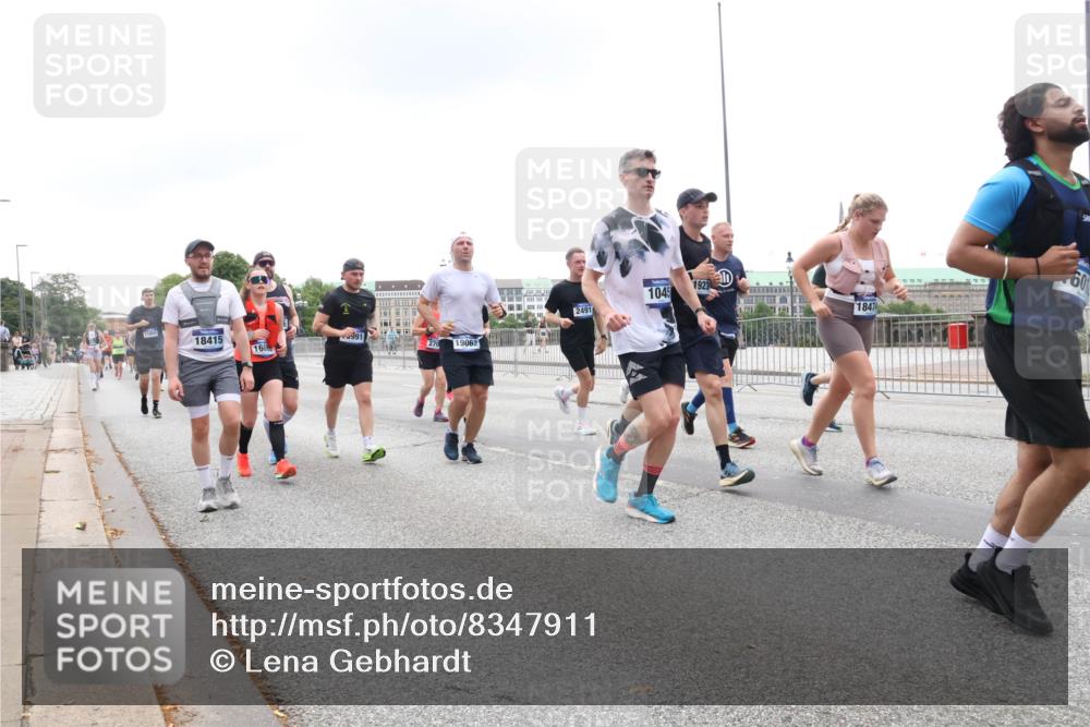 29.06.2025 - hella hamburg halbmarathon Lena Gebhardt http://msf.ph/oto/8347911 29.06.2025 10:47:52 Lombardsbrücke 11802, 18415, 991, 270, 19062, 166, 1045, 1923, 2491, 18474, 60, 1045, 1174, 1175, 1246, 1392, 1434, 1618, 1639, 1701, 1926, 2148, 2163, 2197, 2407, 2491, 2545, 2650, 2704, 2790, 2882, 2994, 3049, 3339, 3468, 4037, 4327, 4423, 4856, 4974, 4975, 5621, 5622, 5886, 5895, 6255, 6256, 7240, 7393, 7394, 7403, 7427, 7916, 7970, 8077, 8270, 8310, 8521, 8550, 8774, 9356, 9687, 9696, 9697, 10658, 10777, 10794, 10991, 11351, 11458, 11548, 11730, 11738, 11781, 11802, 11909, 12431 meine-sportfotos.de