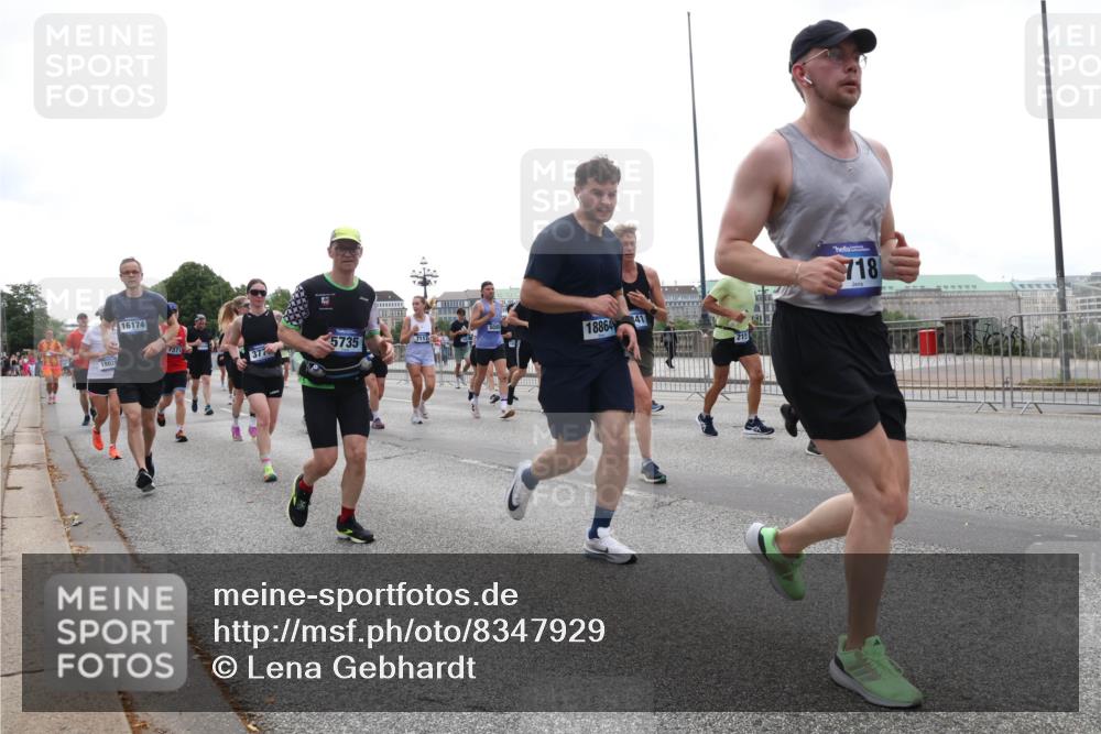 29.06.2025 - hella hamburg halbmarathon Lena Gebhardt http://msf.ph/oto/8347929 29.06.2025 10:38:33 Lombardsbrücke 19028, 16174, 5735, 7117, 18864, 41, 718, 1444, 56, 1196, 1394, 1457, 1596, 1721, 1742, 1791, 1901, 1966, 2113, 2151, 2498, 2576, 2660, 2693, 3010, 3094, 3095, 3216, 3242, 3286, 3323, 3338, 3635, 3636, 3716, 3726, 3777, 3841, 3927, 4028, 4139, 4155, 4159, 4259, 4260, 4316, 4414, 4883, 5085, 5089, 5155, 5300, 5617, 5684, 5713, 5735, 5913, 6199, 6200, 6695, 6696, 6751, 6875, 6930, 7117, 7118, 7148, 7165, 7263, 7371, 7552, 7561, 7692, 7849, 7868, 7914, 8367 meine-sportfotos.de
