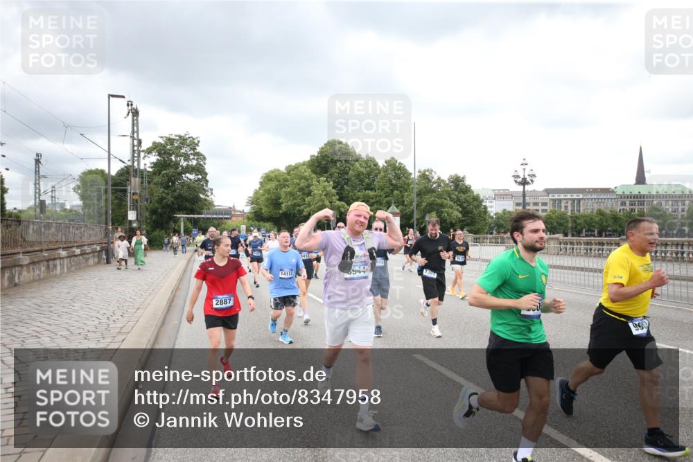 29.06.2025 - hella hamburg halbmarathon Jannik Wohlers http://msf.ph/oto/8347958 29.06.2025 10:56:27 Lombardsbrücke 1207, 2932, 3348, 3387, 3418, 3485, 3516, 3517, 4094, 4118, 4568, 4569, 5589, 5911, 5944, 6284, 6348, 6349, 7381, 7416, 7417, 8150, 8197, 9172, 9210, 9402, 9404, 9517, 9902, 9905, 10016, 10138, 10309, 10450, 10632, 11047, 12328, 12345, 12354, 12828, 12993, 13108, 13194, 13273, 13276, 13671, 13801, 13834, 14117, 14472, 14711, 15215, 15630, 15748, 15823 meine-sportfotos.de