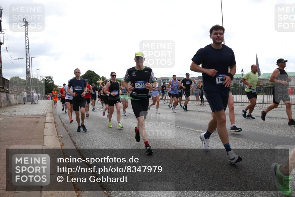 29.06.2025 - hella hamburg halbmarathon Lena Gebhardt http://msf.ph/oto/8347979 29.06.2025 10:38:33 Lombardsbrücke 19028, 16174, 188, 5735, 17478, 5155, 77, 56, 1196, 1394, 1457, 1596, 1721, 1742, 1791, 1901, 1966, 2113, 2151, 2498, 2576, 2660, 2693, 3010, 3094, 3095, 3216, 3242, 3286, 3323, 3338, 3635, 3636, 3716, 3726, 3777, 3841, 3927, 4028, 4139, 4155, 4159, 4259, 4260, 4316, 4414, 4883, 5085, 5089, 5155, 5300, 5617, 5684, 5713, 5735, 5913, 6199, 6200, 6695, 6696, 6751, 6875, 6930, 7117, 7118, 7148, 7165, 7263, 7371, 7552, 7561, 7692, 7849, 7868, 7914, 8367 meine-sportfotos.de