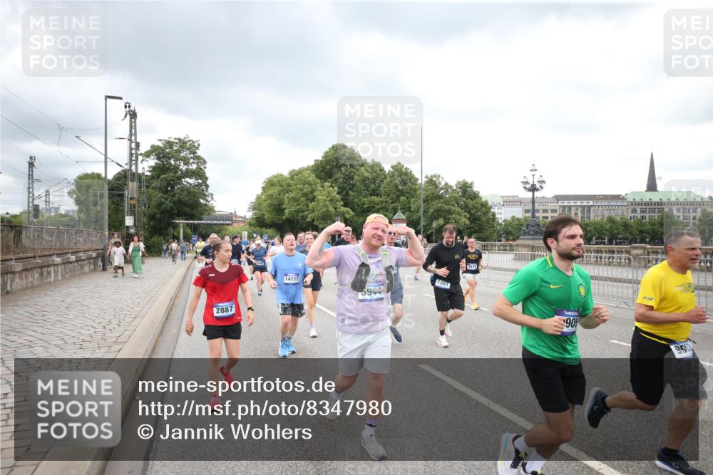 29.06.2025 - hella hamburg halbmarathon Jannik Wohlers http://msf.ph/oto/8347980 29.06.2025 10:56:27 Lombardsbrücke 1207, 2932, 3348, 3387, 3418, 3485, 3516, 3517, 4094, 4118, 4568, 4569, 5589, 5911, 5944, 6284, 6348, 6349, 7381, 7416, 7417, 8150, 8197, 9172, 9210, 9402, 9404, 9517, 9902, 9905, 10016, 10138, 10309, 10450, 10632, 11047, 12328, 12345, 12354, 12828, 12993, 13108, 13194, 13273, 13276, 13671, 13801, 13834, 14117, 14472, 14711, 15215, 15630, 15748, 15823 meine-sportfotos.de