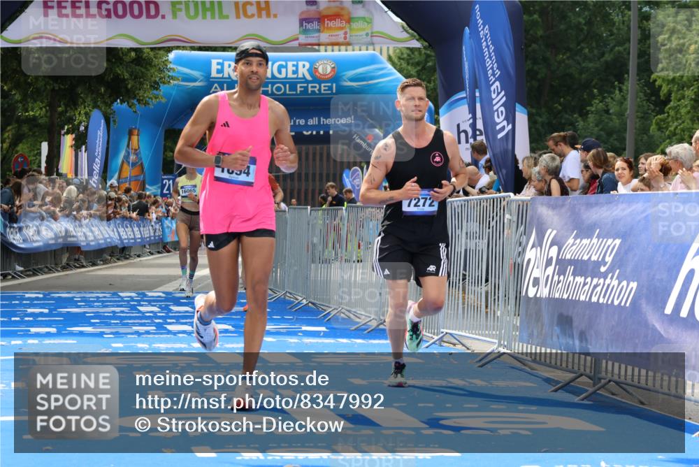 29.06.2025 - hella hamburg halbmarathon Strokosch-Dieckow http://msf.ph/oto/8347992 29.06.2025 10:32:13 Ziel 1894, 7272, 10876, 15826, 16065, 16736 meine-sportfotos.de