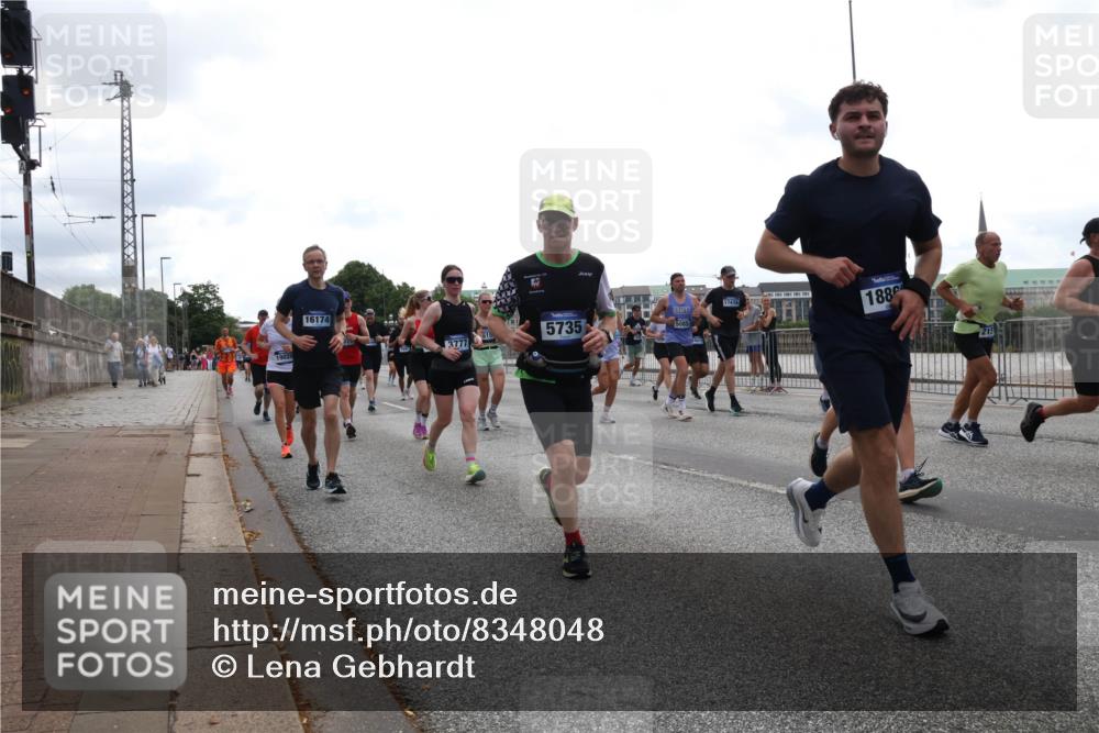 29.06.2025 - hella hamburg halbmarathon Lena Gebhardt http://msf.ph/oto/8348048 29.06.2025 10:38:33 Lombardsbrücke 1902, 16174, 5735, 5085, 3777, 17478, 188, 56, 1196, 1394, 1457, 1596, 1721, 1742, 1791, 1901, 1966, 2113, 2151, 2498, 2576, 2660, 2693, 3010, 3094, 3095, 3216, 3242, 3286, 3323, 3338, 3635, 3636, 3716, 3726, 3777, 3841, 3927, 4028, 4139, 4155, 4159, 4259, 4260, 4316, 4414, 4883, 5085, 5089, 5155, 5300, 5617, 5684, 5713, 5735, 5913, 6199, 6200, 6695, 6696, 6751, 6875, 6930, 7117, 7118, 7148, 7165, 7263, 7371, 7552, 7561, 7692, 7849, 7868, 7914, 8367 meine-sportfotos.de