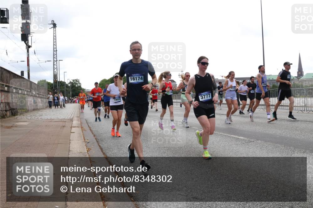 29.06.2025 - hella hamburg halbmarathon Lena Gebhardt http://msf.ph/oto/8348302 29.06.2025 10:38:34 Lombardsbrücke 4155, 19028, 16174, 71, 3200, 3777, 7117, 17478, 56, 1196, 1390, 1394, 1457, 1596, 1721, 1742, 1791, 1966, 2113, 2151, 2498, 2576, 2660, 2693, 3010, 3094, 3095, 3216, 3242, 3286, 3323, 3338, 3635, 3636, 3716, 3726, 3777, 3841, 3927, 4028, 4139, 4155, 4159, 4259, 4260, 4316, 4414, 4883, 5085, 5089, 5155, 5300, 5617, 5684, 5713, 5735, 5913, 6199, 6200, 6695, 6696, 6751, 6875, 6930, 7117, 7148, 7165, 7263, 7371, 7552, 7561, 7692, 7849, 7868, 7914, 8367, 9708 meine-sportfotos.de