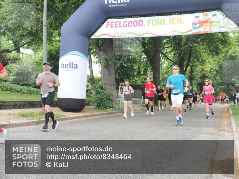 29.06.2025 - hella hamburg halbmarathon KatJ http://msf.ph/oto/8348464 29.06.2025 10:50:13 Zwischen KM18-KM19 2424, 2685, 4328 meine-sportfotos.de