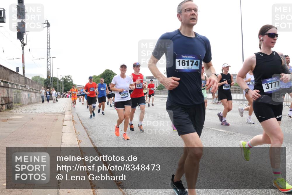 29.06.2025 - hella hamburg halbmarathon Lena Gebhardt http://msf.ph/oto/8348473 29.06.2025 10:38:35 Lombardsbrücke 4155, 15644, 7371, 19028, 16174, 155, 7117, 5089, 3777, 56, 1196, 1232, 1390, 1394, 1457, 1596, 1721, 1742, 1791, 1966, 2113, 2151, 2498, 2576, 2660, 2693, 3010, 3094, 3095, 3216, 3242, 3286, 3323, 3338, 3635, 3636, 3716, 3726, 3777, 3841, 3927, 4028, 4139, 4155, 4159, 4259, 4260, 4316, 4414, 4883, 5085, 5089, 5155, 5300, 5617, 5684, 5735, 5913, 6200, 6695, 6696, 6751, 6875, 6930, 7117, 7148, 7165, 7263, 7371, 7552, 7561, 7692, 7849, 7868, 7914, 8367, 9708, 10554 meine-sportfotos.de