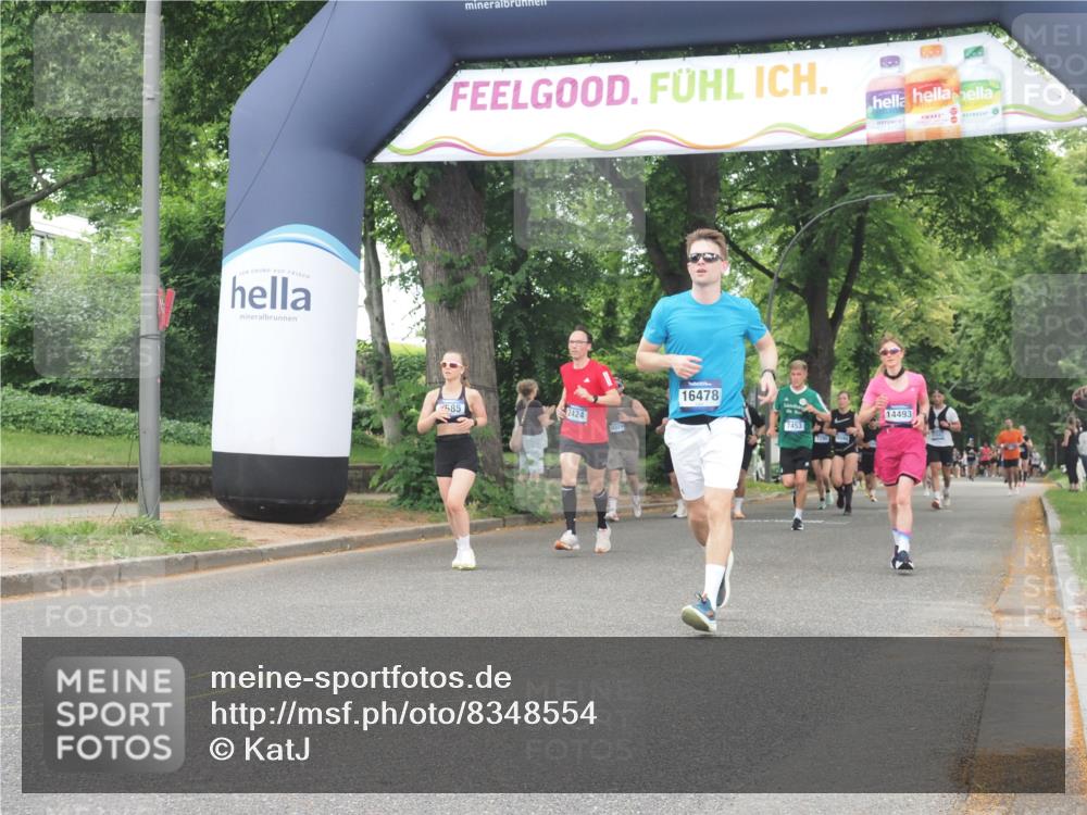 29.06.2025 - hella hamburg halbmarathon KatJ http://msf.ph/oto/8348554 29.06.2025 10:50:13 Zwischen KM18-KM19 2424, 2685, 4328 meine-sportfotos.de