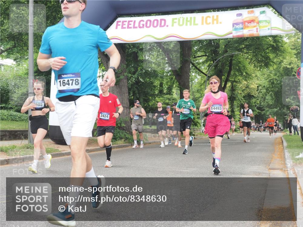 29.06.2025 - hella hamburg halbmarathon KatJ http://msf.ph/oto/8348630 29.06.2025 10:50:15 Zwischen KM18-KM19 2424, 2685, 4328, 7453 meine-sportfotos.de