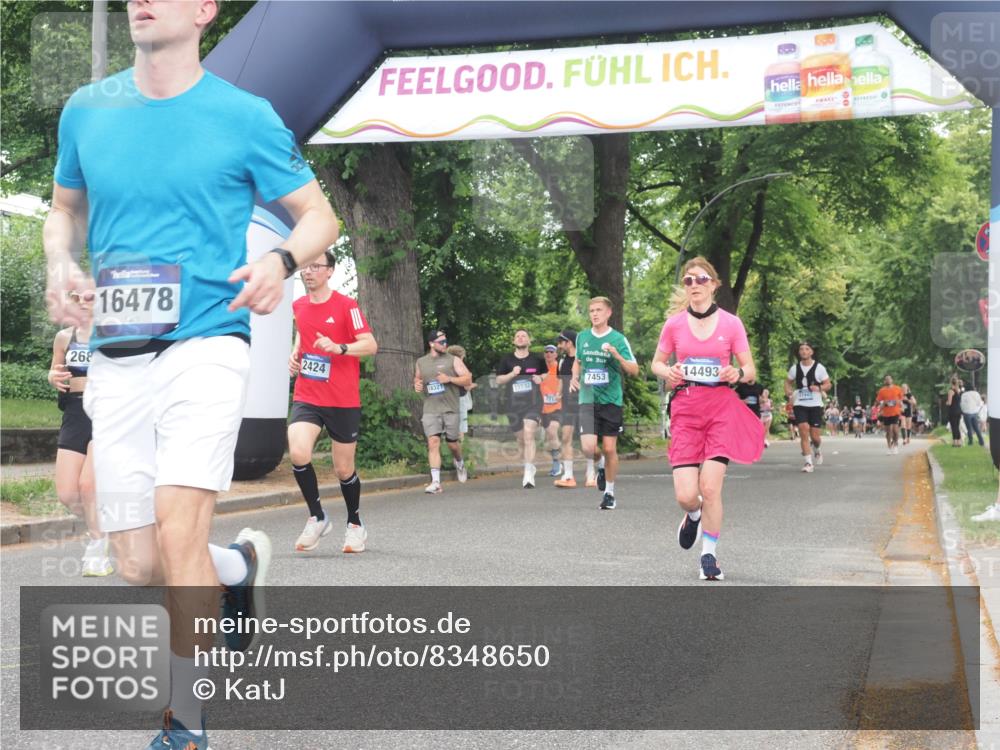 29.06.2025 - hella hamburg halbmarathon KatJ http://msf.ph/oto/8348650 29.06.2025 10:50:15 Zwischen KM18-KM19 2424, 2685, 4328, 7453 meine-sportfotos.de
