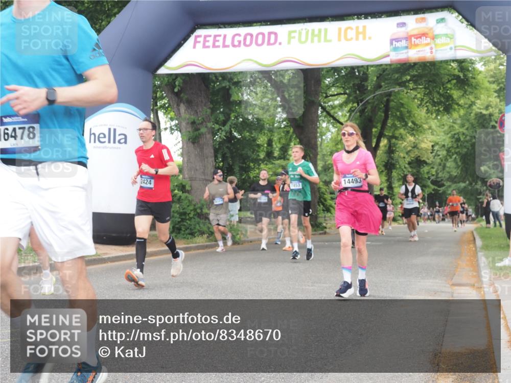 29.06.2025 - hella hamburg halbmarathon KatJ http://msf.ph/oto/8348670 29.06.2025 10:50:15 Zwischen KM18-KM19 2424, 2685, 4328, 7453 meine-sportfotos.de