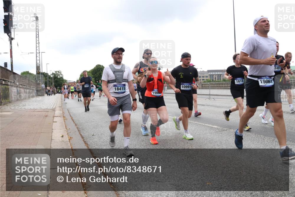 29.06.2025 - hella hamburg halbmarathon Lena Gebhardt http://msf.ph/oto/8348671 29.06.2025 10:47:53 Lombardsbrücke 11802, 18415, 10991, 166, 1618, 19062, 2491, 1045, 1174, 1175, 1246, 1392, 1434, 1618, 1639, 1701, 1926, 2148, 2163, 2197, 2407, 2491, 2545, 2650, 2704, 2790, 2882, 2958, 2994, 3049, 3339, 3468, 4037, 4327, 4423, 4856, 4974, 4975, 5621, 5622, 5886, 6255, 6256, 7240, 7393, 7394, 7403, 7427, 7916, 7970, 8077, 8270, 8310, 8521, 8550, 8774, 9356, 9687, 9696, 9697, 10658, 10777, 10794, 10991, 11351, 11458, 11548, 11730, 11738, 11742, 11781, 11802, 11909, 12431 meine-sportfotos.de