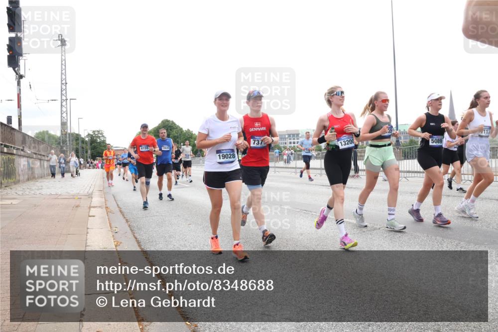 29.06.2025 - hella hamburg halbmarathon Lena Gebhardt http://msf.ph/oto/8348688 29.06.2025 10:38:35 Lombardsbrücke 4155, 15644, 19028, 737, 13200, 5089, 117, 56, 1196, 1232, 1390, 1394, 1457, 1596, 1721, 1742, 1791, 1966, 2113, 2151, 2498, 2576, 2660, 2693, 3010, 3094, 3095, 3216, 3242, 3286, 3323, 3338, 3635, 3636, 3716, 3726, 3777, 3841, 3927, 4028, 4139, 4155, 4159, 4259, 4260, 4316, 4414, 4883, 5085, 5089, 5155, 5300, 5617, 5684, 5735, 5913, 6200, 6695, 6696, 6751, 6875, 6930, 7117, 7148, 7165, 7263, 7371, 7552, 7561, 7692, 7849, 7868, 7914, 8367, 9708, 10554 meine-sportfotos.de