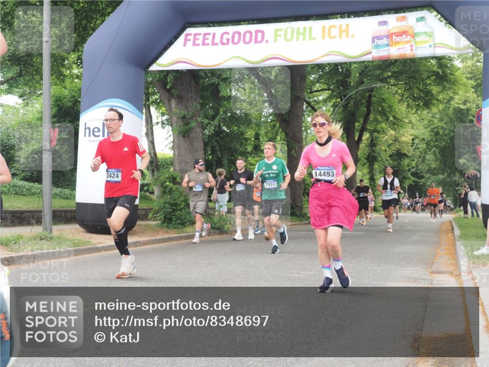 29.06.2025 - hella hamburg halbmarathon KatJ http://msf.ph/oto/8348697 29.06.2025 10:50:15 Zwischen KM18-KM19 2424, 2685, 4328, 7453 meine-sportfotos.de