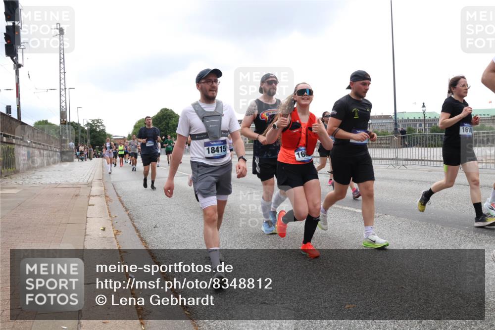 29.06.2025 - hella hamburg halbmarathon Lena Gebhardt http://msf.ph/oto/8348812 29.06.2025 10:47:54 Lombardsbrücke 18415, 16, 1618, 1045, 1157, 1174, 1175, 1246, 1392, 1434, 1618, 1639, 1701, 1926, 2148, 2163, 2197, 2407, 2491, 2545, 2650, 2704, 2790, 2882, 2958, 2994, 3049, 3339, 3468, 3679, 4037, 4327, 4423, 4856, 4974, 4975, 5621, 5622, 5886, 5952, 7240, 7393, 7394, 7403, 7427, 7916, 7970, 8077, 8270, 8310, 8521, 8550, 8774, 9356, 9687, 9696, 9697, 10658, 10777, 10794, 10991, 11351, 11458, 11548, 11730, 11738, 11742, 11781, 11802, 11909, 12431 meine-sportfotos.de