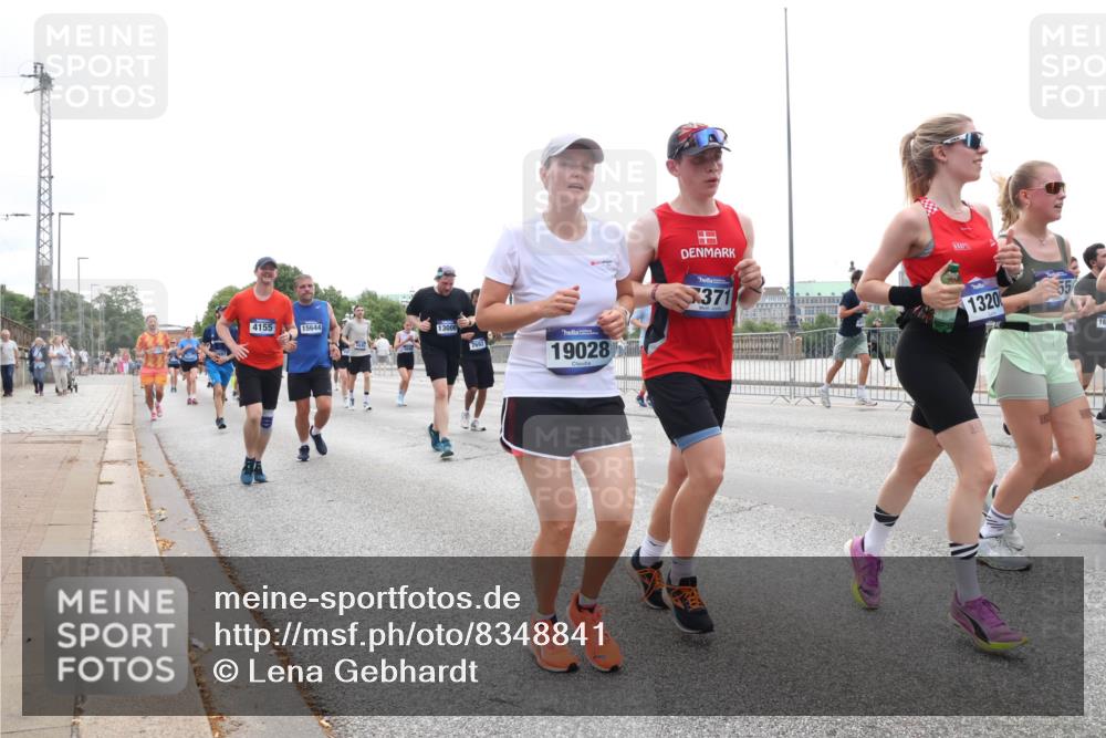 29.06.2025 - hella hamburg halbmarathon Lena Gebhardt http://msf.ph/oto/8348841 29.06.2025 10:38:36 Lombardsbrücke 4155, 15644, 13000, 19028, 371, 1320, 55, 56, 1196, 1232, 1390, 1394, 1457, 1596, 1721, 1742, 1791, 1966, 2113, 2151, 2498, 2576, 2660, 2693, 3010, 3094, 3095, 3216, 3242, 3286, 3323, 3338, 3635, 3636, 3716, 3726, 3777, 3841, 3927, 4028, 4139, 4155, 4159, 4259, 4260, 4316, 4414, 4883, 4964, 5085, 5089, 5155, 5300, 5617, 5684, 5735, 5913, 6200, 6695, 6696, 6751, 6875, 6930, 7117, 7148, 7165, 7263, 7371, 7552, 7561, 7692, 7849, 7868, 7914, 8367, 9708, 10554 meine-sportfotos.de