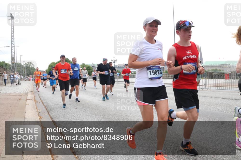 29.06.2025 - hella hamburg halbmarathon Lena Gebhardt http://msf.ph/oto/8348906 29.06.2025 10:38:36 Lombardsbrücke 15644, 4155, 3000, 7692, 7692, 7148, 19028, 56, 1196, 1232, 1390, 1394, 1457, 1596, 1721, 1742, 1791, 1966, 2113, 2151, 2498, 2576, 2660, 2693, 3010, 3094, 3095, 3216, 3242, 3286, 3323, 3338, 3635, 3636, 3716, 3726, 3777, 3841, 3927, 4028, 4139, 4155, 4159, 4259, 4260, 4316, 4414, 4883, 4964, 5085, 5089, 5155, 5300, 5617, 5684, 5735, 5913, 6200, 6695, 6696, 6751, 6875, 6930, 7117, 7148, 7165, 7263, 7371, 7552, 7561, 7692, 7849, 7868, 7914, 8367, 9708, 10554 meine-sportfotos.de