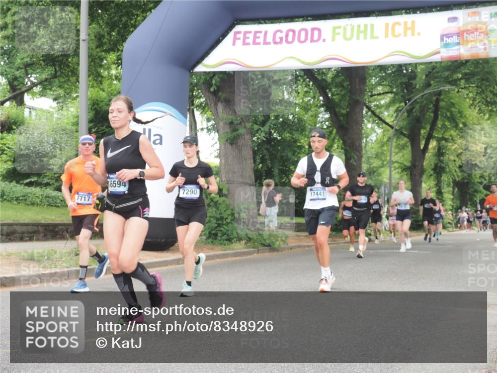 29.06.2025 - hella hamburg halbmarathon KatJ http://msf.ph/oto/8348926 29.06.2025 10:50:19 Zwischen KM18-KM19 2424, 2685, 7290, 7453, 7717 meine-sportfotos.de