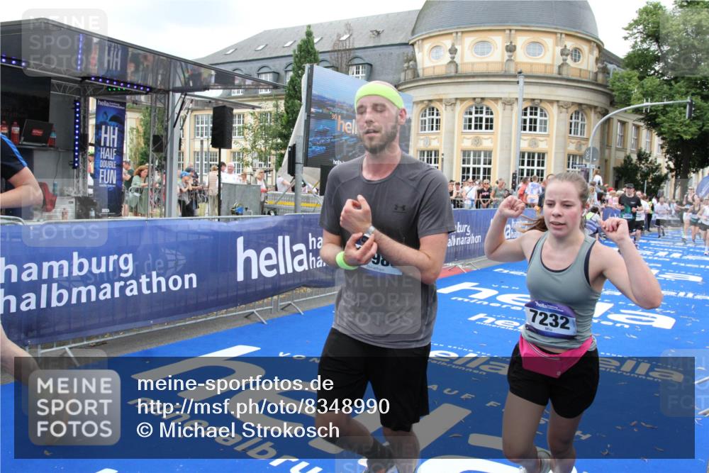 29.06.2025 - hella hamburg halbmarathon Michael Strokosch http://msf.ph/oto/8348990 29.06.2025 10:52:36 Ziel 2670, 3715, 3952, 6561, 6562, 7178, 7232, 9145, 9739, 11689, 11791, 12450, 13051, 13301, 14561, 15001, 15980, 18982 meine-sportfotos.de
