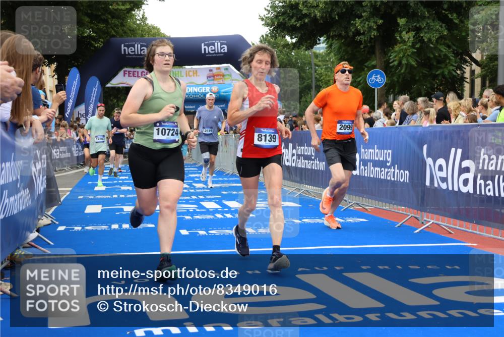 29.06.2025 - hella hamburg halbmarathon Strokosch-Dieckow http://msf.ph/oto/8349016 29.06.2025 10:52:54 Ziel 1257, 1258, 1657, 2099, 2444, 2814, 2910, 3334, 4557, 4558, 4770, 5077, 5907, 7509, 8139, 8720, 8955, 9065, 9093, 9163, 10724, 10811, 11217, 11992, 12155, 12367, 12519, 12910, 14198, 14286, 14791, 15430, 18590, 18720 meine-sportfotos.de