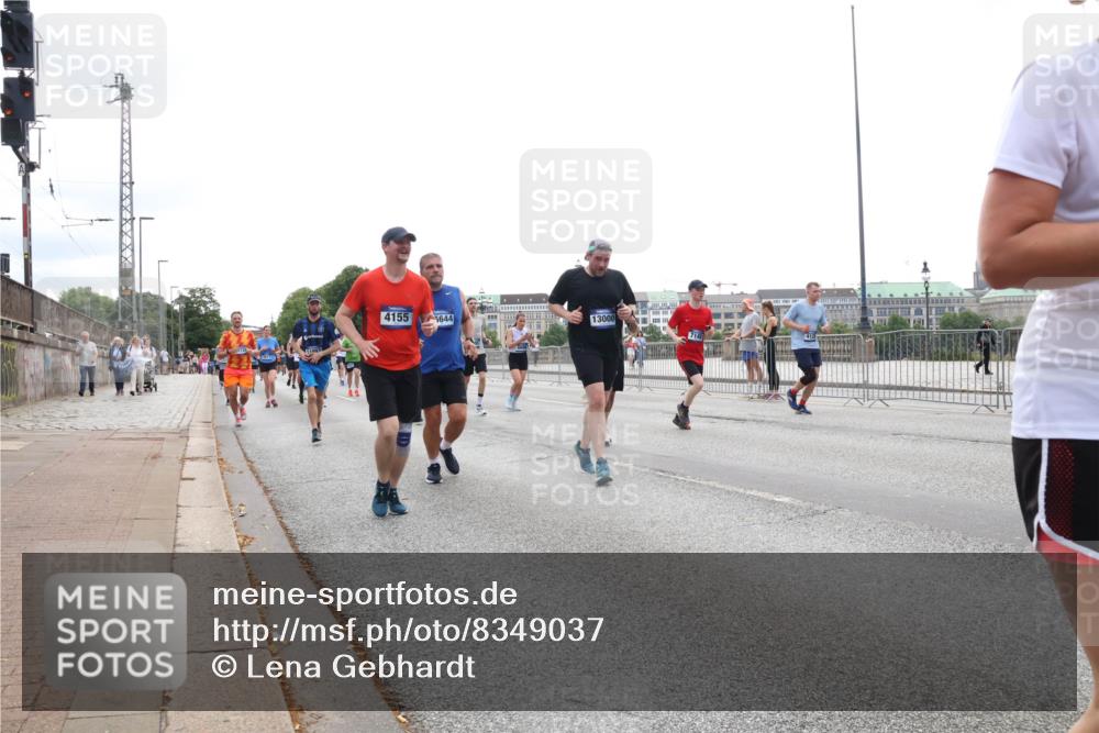 29.06.2025 - hella hamburg halbmarathon Lena Gebhardt http://msf.ph/oto/8349037 29.06.2025 10:38:37 Lombardsbrücke 4155, 5644, 13000, 56, 1196, 1232, 1390, 1451, 1457, 1596, 1721, 1742, 1791, 1966, 2113, 2151, 2498, 2576, 2660, 2693, 3010, 3094, 3095, 3216, 3242, 3286, 3323, 3338, 3635, 3636, 3716, 3726, 3777, 3841, 3927, 4028, 4139, 4155, 4159, 4257, 4259, 4260, 4316, 4320, 4883, 4964, 5085, 5089, 5155, 5300, 5617, 5684, 5735, 5913, 6200, 6695, 6696, 6751, 6875, 6930, 7117, 7148, 7165, 7263, 7371, 7552, 7561, 7692, 7849, 7868, 7914, 8367, 9708, 10554 meine-sportfotos.de