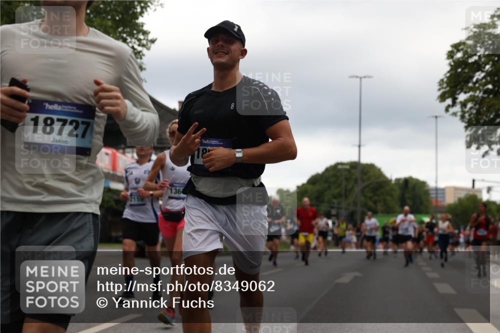 29.06.2025 - hella hamburg halbmarathon Yannick Fuchs http://msf.ph/oto/8349062 29.06.2025 10:52:35 20KM 1319, 1833, 2159, 2250, 2619, 2711, 2996, 4550, 4767, 5675, 6860, 7659, 7856, 8089, 8392, 9156, 9353, 9553, 9555, 9835, 10020, 10268, 10319, 10518, 10539, 10703, 10915, 11394, 11605, 11808, 11846, 12495, 12734, 12735, 12809, 13287, 13512, 13654, 13694, 14355, 14673, 15197, 16189, 16206, 16409, 16922, 16924, 17531, 17665, 17782, 17810, 17814, 17839, 17852, 17931, 17967, 18556, 18682, 18727, 18730, 18833, 18985, 19002, 19003 meine-sportfotos.de