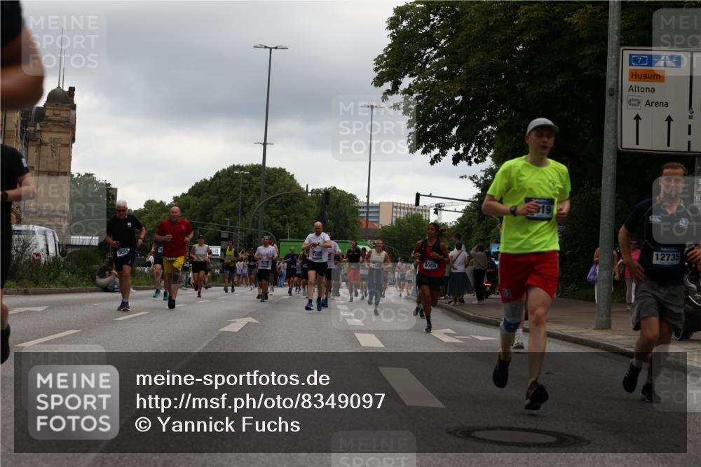 29.06.2025 - hella hamburg halbmarathon Yannick Fuchs http://msf.ph/oto/8349097 29.06.2025 10:52:35 20KM 1319, 1833, 2159, 2250, 2619, 2711, 2996, 4550, 4767, 5675, 6860, 7659, 7856, 8089, 8392, 9156, 9353, 9553, 9555, 9835, 10020, 10268, 10319, 10518, 10539, 10703, 10915, 11394, 11605, 11808, 11846, 12495, 12734, 12735, 12809, 13287, 13512, 13654, 13694, 14355, 14673, 15197, 16189, 16206, 16409, 16922, 16924, 17531, 17665, 17782, 17810, 17814, 17839, 17852, 17931, 17967, 18556, 18682, 18727, 18730, 18833, 18985, 19002, 19003 meine-sportfotos.de