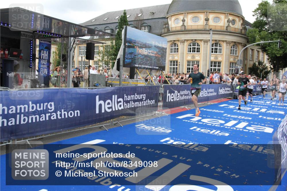 29.06.2025 - hella hamburg halbmarathon Michael Strokosch http://msf.ph/oto/8349098 29.06.2025 10:52:36 Ziel 2670, 3715, 3952, 6561, 6562, 7178, 7232, 9145, 9739, 11689, 11791, 12450, 13051, 13301, 14561, 15001, 15980, 18982 meine-sportfotos.de