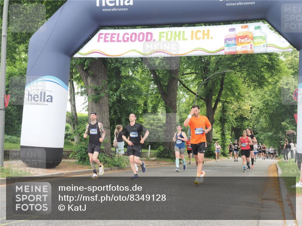 29.06.2025 - hella hamburg halbmarathon KatJ http://msf.ph/oto/8349128 29.06.2025 10:50:24 Zwischen KM18-KM19 3919, 7290, 7717 meine-sportfotos.de