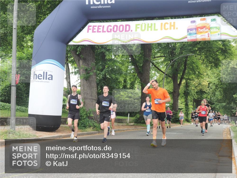 29.06.2025 - hella hamburg halbmarathon KatJ http://msf.ph/oto/8349154 29.06.2025 10:50:24 Zwischen KM18-KM19 3919, 7290, 7717 meine-sportfotos.de
