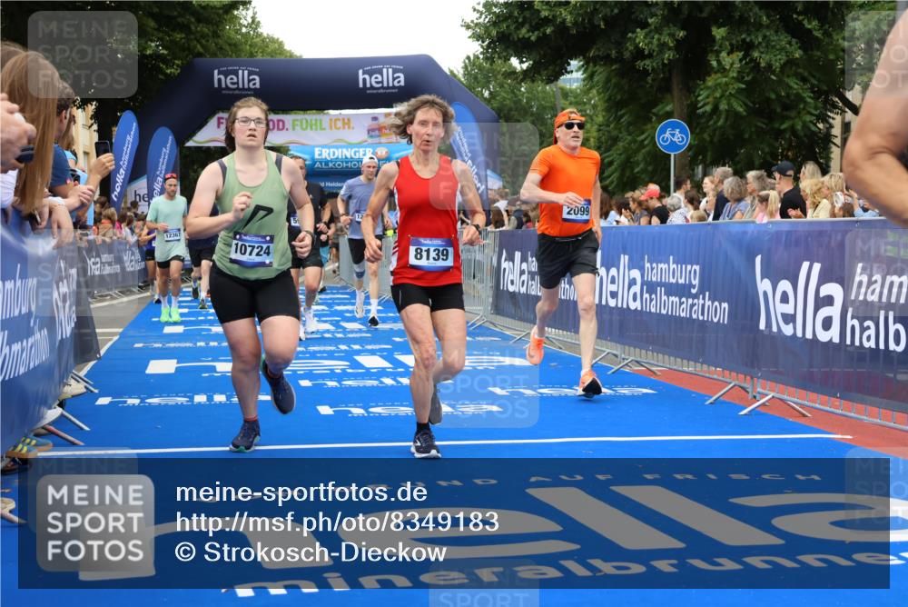 29.06.2025 - hella hamburg halbmarathon Strokosch-Dieckow http://msf.ph/oto/8349183 29.06.2025 10:52:54 Ziel 1257, 1258, 1657, 2099, 2444, 2814, 2910, 3334, 4557, 4558, 4770, 5077, 5907, 7509, 8139, 8720, 8955, 9065, 9093, 9163, 10724, 10811, 11217, 11992, 12155, 12367, 12519, 12910, 14198, 14286, 14791, 15430, 18590, 18720 meine-sportfotos.de