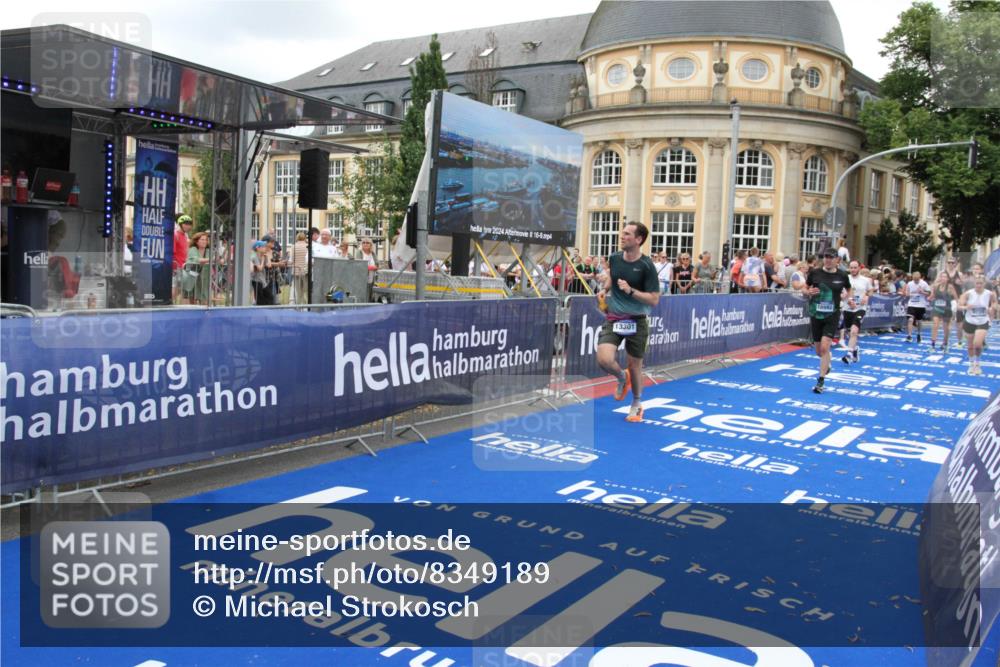 29.06.2025 - hella hamburg halbmarathon Michael Strokosch http://msf.ph/oto/8349189 29.06.2025 10:52:37 Ziel 2670, 3715, 3952, 6561, 6562, 7232, 9145, 9739, 11689, 12450, 13051, 13301, 14561, 15001, 15980, 18982 meine-sportfotos.de