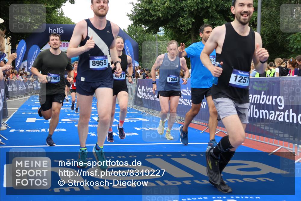 29.06.2025 - hella hamburg halbmarathon Strokosch-Dieckow http://msf.ph/oto/8349227 29.06.2025 10:52:52 Ziel 1257, 1258, 1657, 2099, 2444, 2814, 2910, 4557, 4558, 4770, 5077, 5169, 5194, 5907, 7509, 8139, 8172, 8720, 8955, 9065, 9163, 10724, 10811, 11217, 11992, 12367, 12519, 14198, 14286, 14791, 14805, 15430, 17198, 18590, 18720, 19244 meine-sportfotos.de