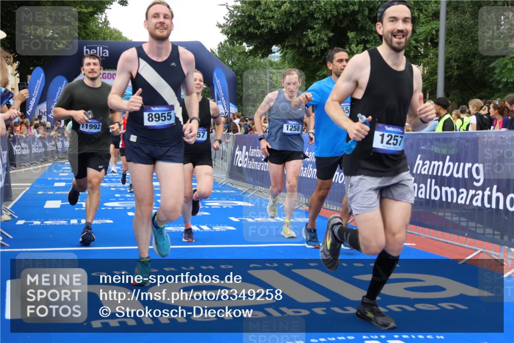 29.06.2025 - hella hamburg halbmarathon Strokosch-Dieckow http://msf.ph/oto/8349258 29.06.2025 10:52:52 Ziel 1257, 1258, 1657, 2099, 2444, 2814, 2910, 4557, 4558, 4770, 5077, 5169, 5194, 5907, 7509, 8139, 8172, 8720, 8955, 9065, 9163, 10724, 10811, 11217, 11992, 12367, 12519, 14198, 14286, 14791, 14805, 15430, 17198, 18590, 18720, 19244 meine-sportfotos.de