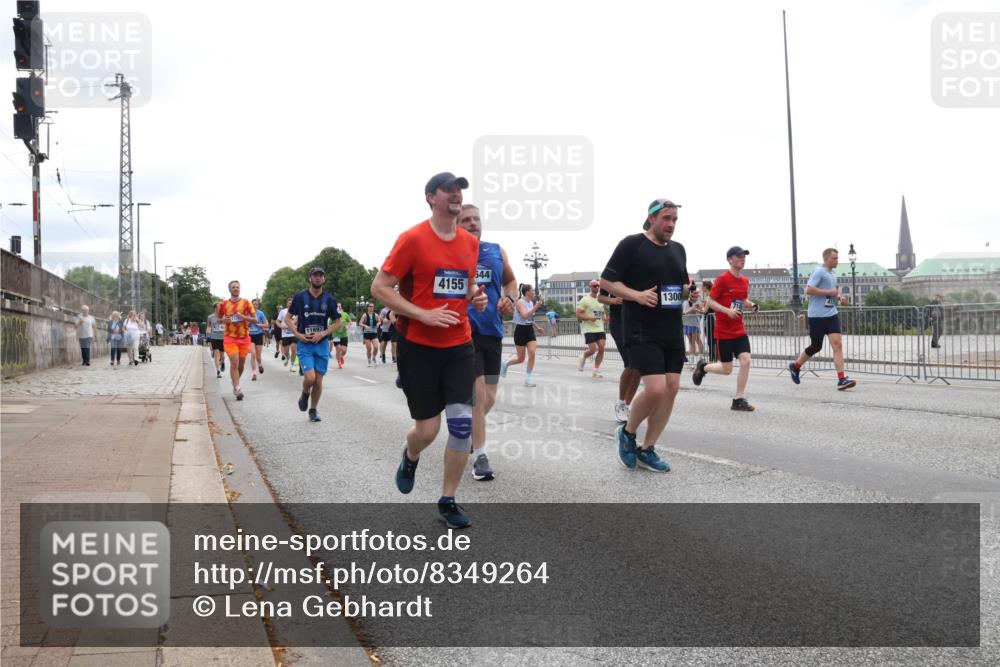 29.06.2025 - hella hamburg halbmarathon Lena Gebhardt http://msf.ph/oto/8349264 29.06.2025 10:38:37 Lombardsbrücke 11697, 4155, 644, 1300, 56, 1196, 1232, 1390, 1451, 1457, 1596, 1721, 1742, 1791, 1966, 2113, 2151, 2498, 2576, 2660, 2693, 3010, 3094, 3095, 3216, 3242, 3286, 3323, 3338, 3635, 3636, 3716, 3726, 3777, 3841, 3927, 4028, 4139, 4155, 4159, 4257, 4259, 4260, 4316, 4320, 4883, 4964, 5085, 5089, 5155, 5300, 5617, 5684, 5735, 5913, 6200, 6695, 6696, 6751, 6875, 6930, 7117, 7148, 7165, 7263, 7371, 7552, 7561, 7692, 7849, 7868, 7914, 8367, 9708, 10554 meine-sportfotos.de