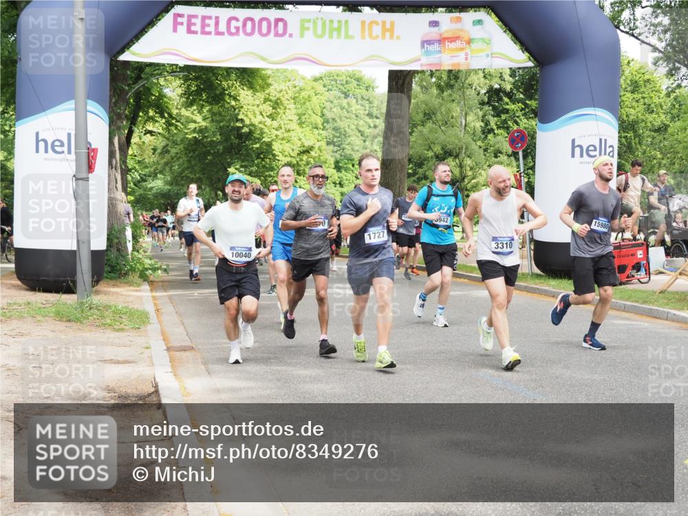 29.06.2025 - hella hamburg halbmarathon MichiJ http://msf.ph/oto/8349276 29.06.2025 10:40:59 Zwischen KM18-KM19 1030, 1502, 1727, 2070, 2884, 2910, 3103, 3310, 4189, 4299, 4938, 6942, 6994, 7147, 7864, 9142, 9537, 10040, 11430, 11992, 13397, 13997, 14323, 15146, 15179, 15980, 16623, 16750, 18134, 18143, 18720 meine-sportfotos.de