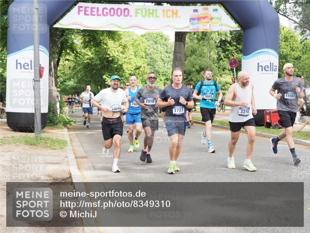 29.06.2025 - hella hamburg halbmarathon MichiJ http://msf.ph/oto/8349310 29.06.2025 10:40:59 Zwischen KM18-KM19 1030, 1502, 1727, 2070, 2884, 2910, 3103, 3310, 4189, 4299, 4938, 6942, 6994, 7147, 7864, 9142, 9537, 10040, 11430, 11992, 13397, 13997, 14323, 15146, 15179, 15980, 16623, 16750, 18134, 18143, 18720 meine-sportfotos.de
