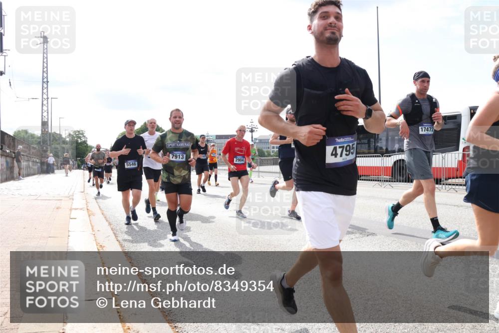 29.06.2025 - hella hamburg halbmarathon Lena Gebhardt http://msf.ph/oto/8349354 29.06.2025 10:13:42 Lombardsbrücke 5546, 7913, 2904, 4795, 17472, 1007, 1131, 1480, 1747, 1859, 2055, 2359, 2721, 2904, 2961, 2987, 3218, 3360, 3728, 3729, 4001, 4187, 4795, 4950, 5232, 5546, 5631, 5719, 6026, 6489, 6710, 6717, 6724, 7346, 7446, 7447, 7460, 7462, 7913, 8279, 8673, 8913, 9128, 9527, 9612, 9631, 10442, 10443, 10977, 11441, 12313, 12492, 12797, 12928, 12929, 13331, 13928, 15085, 15482, 15663, 15721, 15722, 15922, 16491, 17472, 17474, 17985, 18222, 18231 meine-sportfotos.de