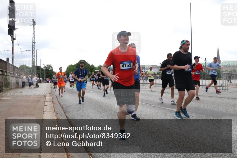 29.06.2025 - hella hamburg halbmarathon Lena Gebhardt http://msf.ph/oto/8349362 29.06.2025 10:38:38 Lombardsbrücke 11721, 11697, 1721, 4155, 7692, 4139, 7148, 56, 1196, 1232, 1390, 1451, 1457, 1596, 1721, 1742, 1791, 1966, 2113, 2151, 2498, 2576, 2660, 2693, 3010, 3094, 3095, 3216, 3242, 3286, 3307, 3323, 3338, 3635, 3636, 3716, 3726, 3777, 3841, 3927, 4028, 4139, 4155, 4159, 4257, 4259, 4260, 4316, 4320, 4883, 4964, 5085, 5089, 5155, 5300, 5617, 5684, 5735, 5913, 6200, 6695, 6696, 6751, 6875, 6930, 7117, 7148, 7165, 7263, 7371, 7561, 7692, 7849, 7868, 7914, 8367, 9708, 10554 meine-sportfotos.de